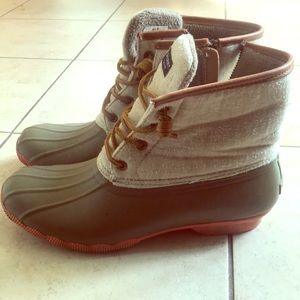 Sperry boots women’s size 9